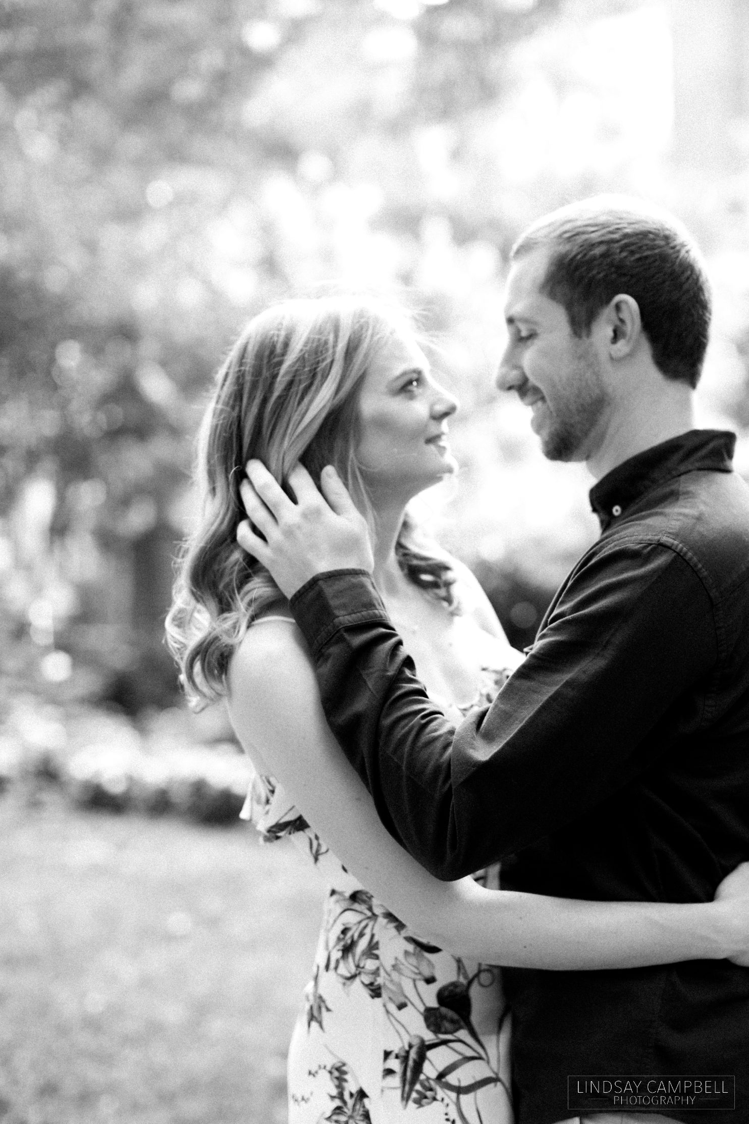 Philadelphia-engagement-photos_0003 Philadelphia Engagement Photos at Washington Square Park