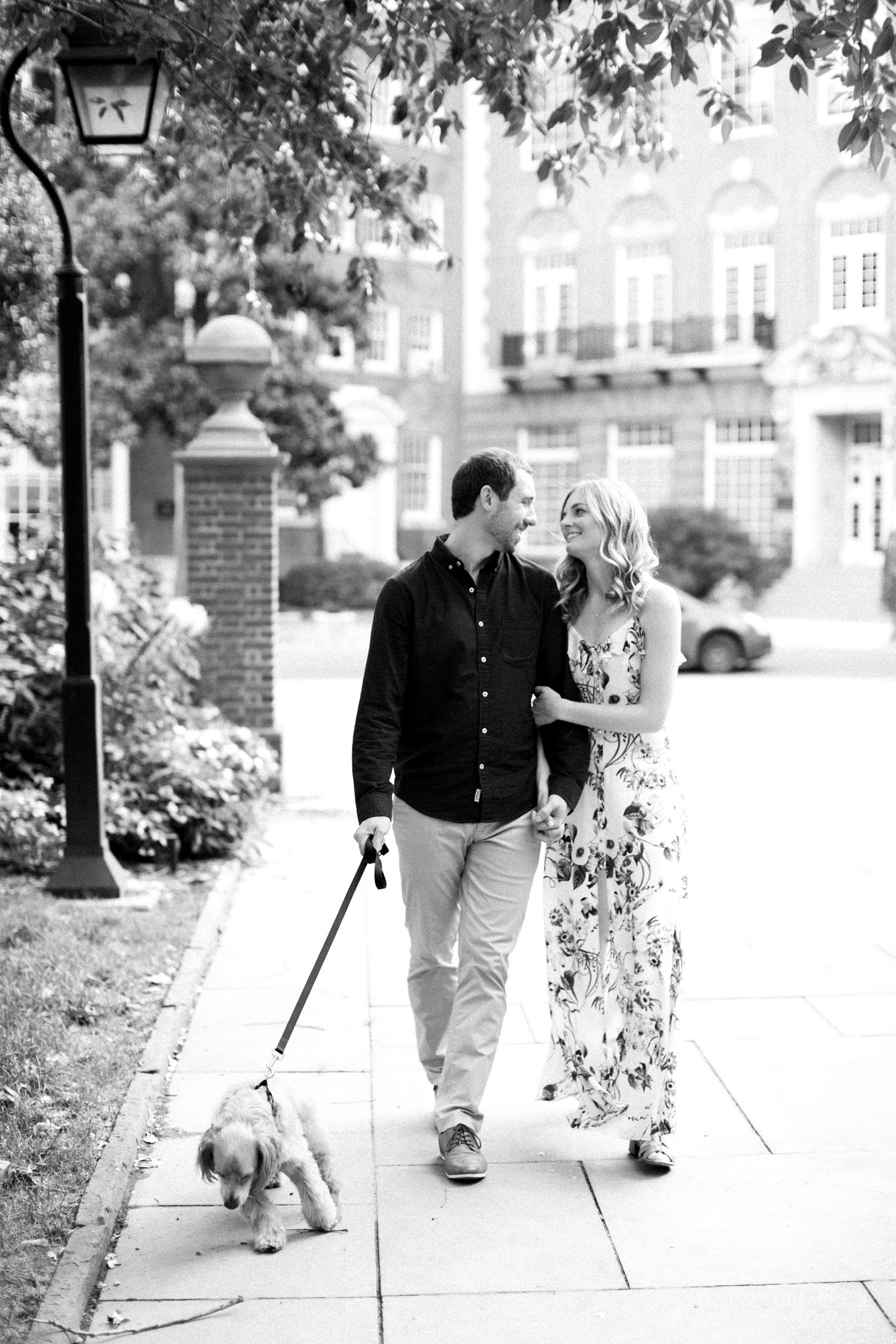 Philadelphia-engagement-photos_0013 Philadelphia Engagement Photos at Washington Square Park