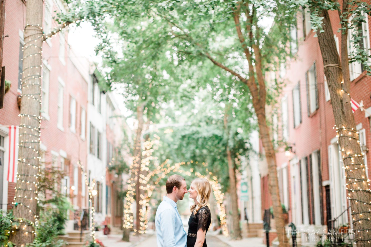 Philadelphia-engagement-photos_0023 Philadelphia Engagement Photos at Washington Square Park