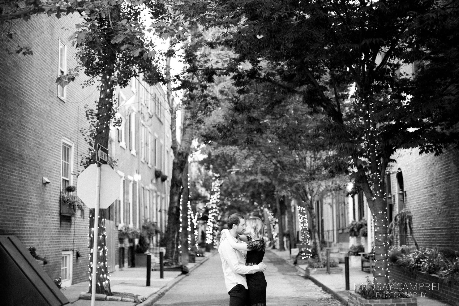 Philadelphia-engagement-photos_0025 Philadelphia Engagement Photos at Washington Square Park