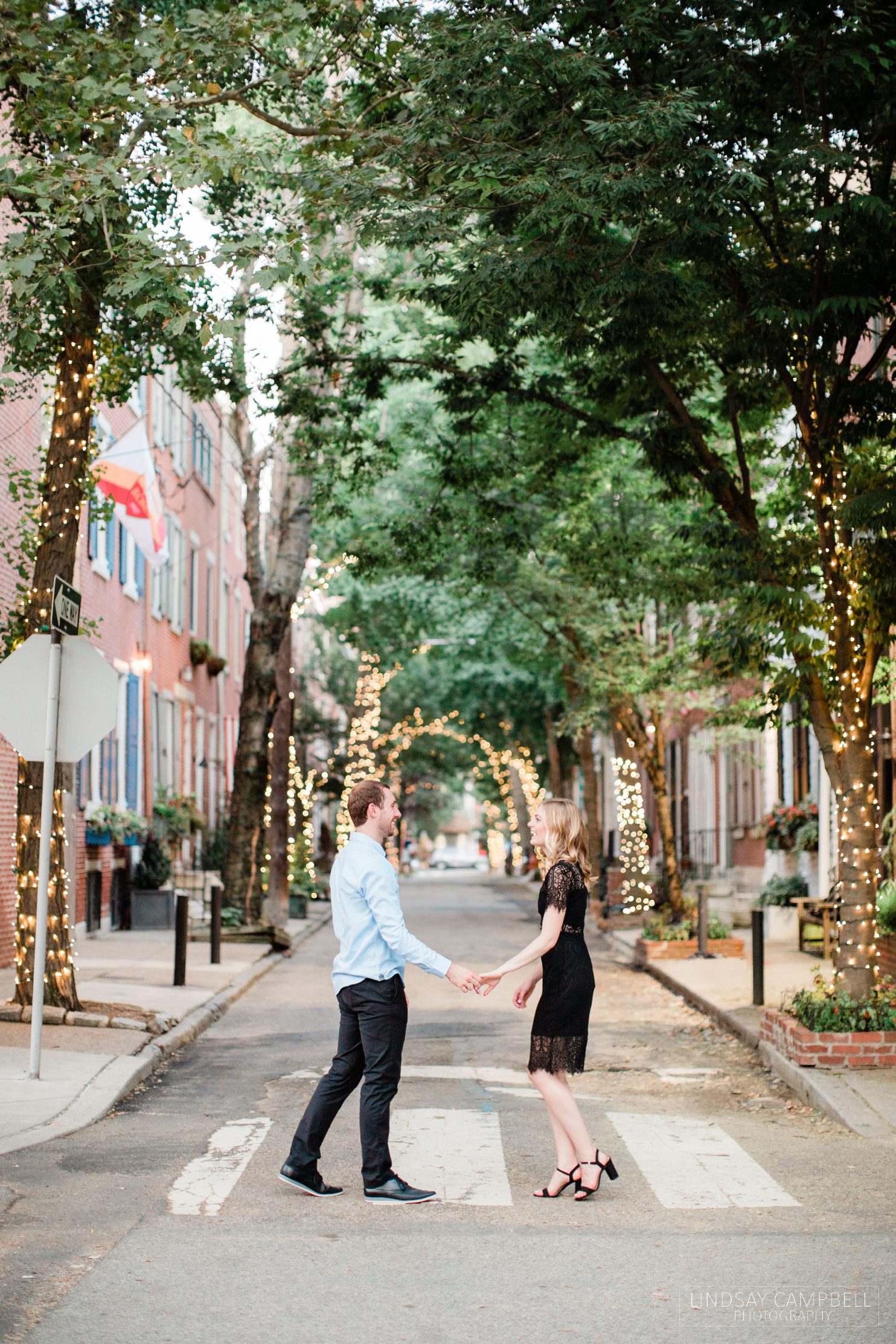 Philadelphia-engagement-photos_0026 Philadelphia Engagement Photos at Washington Square Park