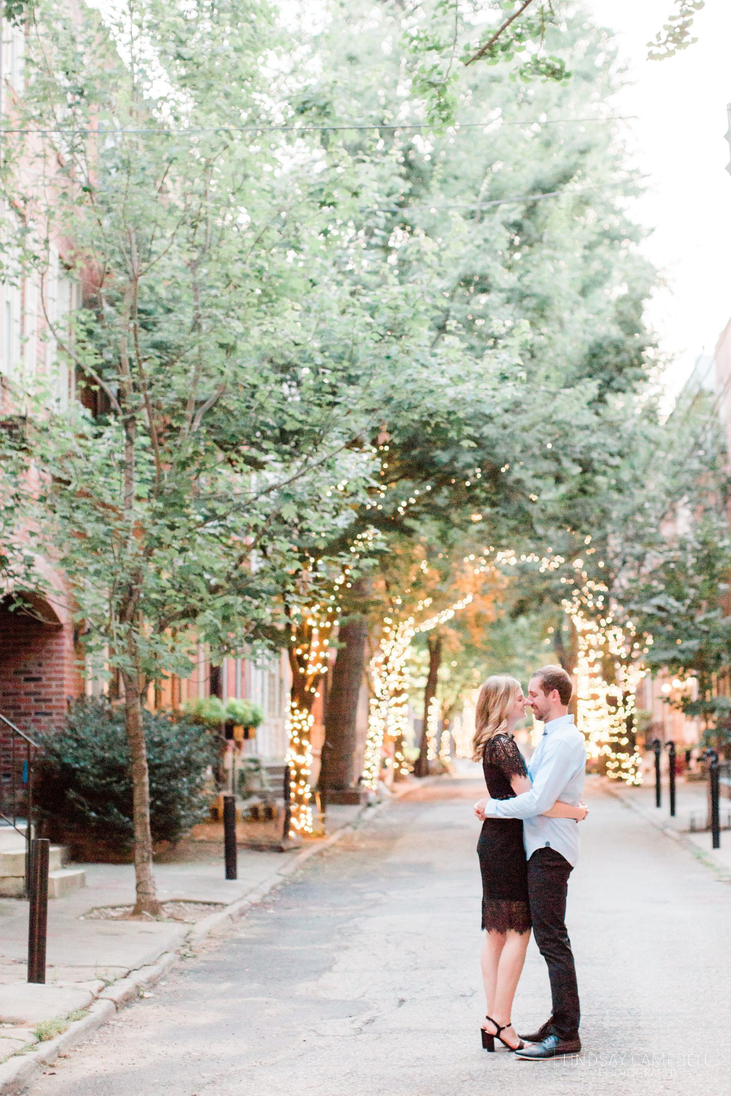 Philadelphia-engagement-photos_0027 Philadelphia Engagement Photos at Washington Square Park